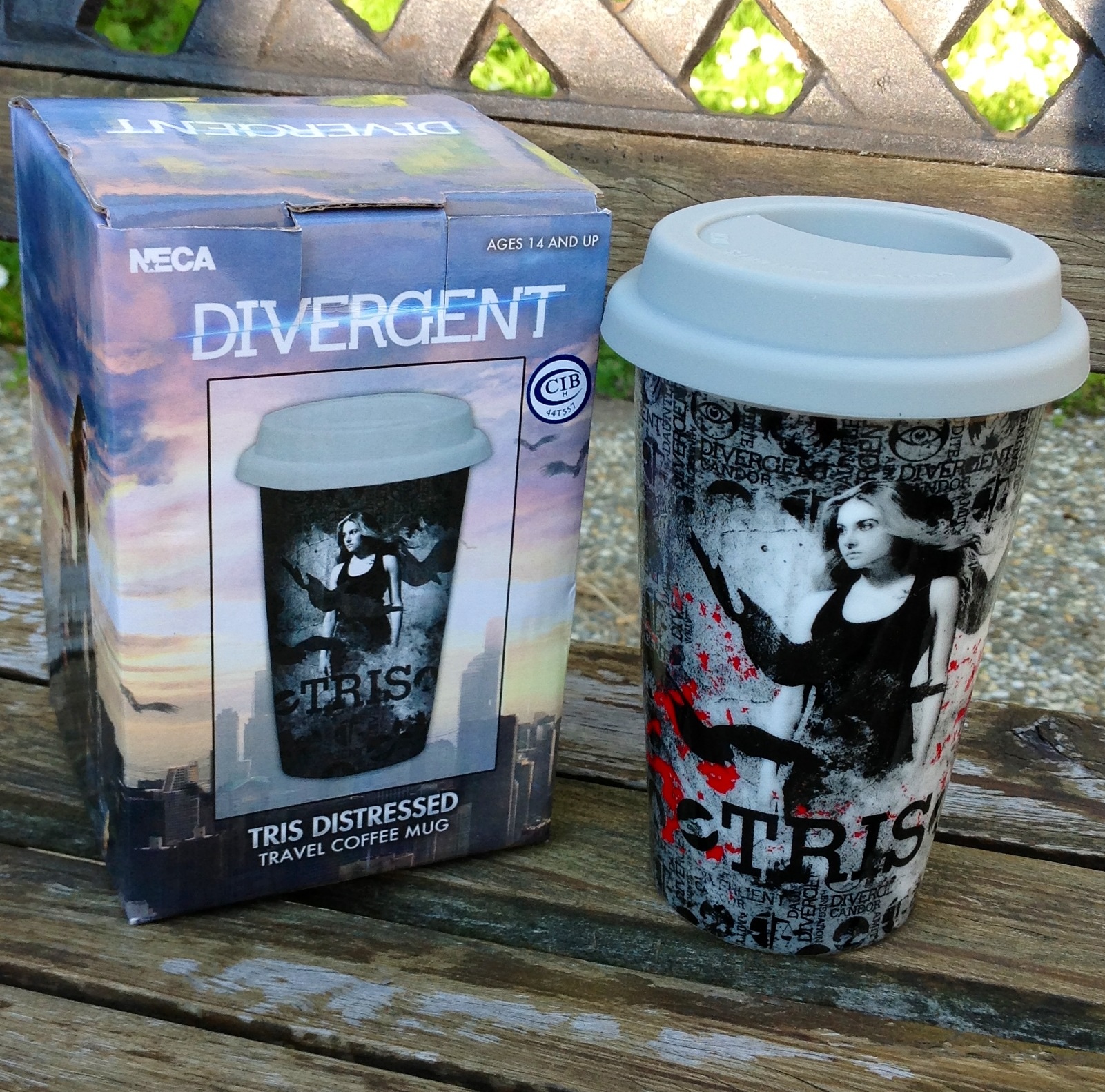Divergencia: Cestovný hrnček Tris
