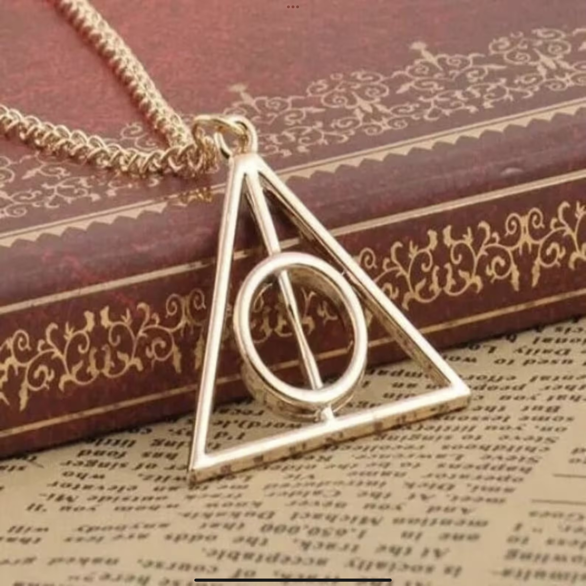 Harry Potter: Dary Smrti náhrdelník v zlatej farbe